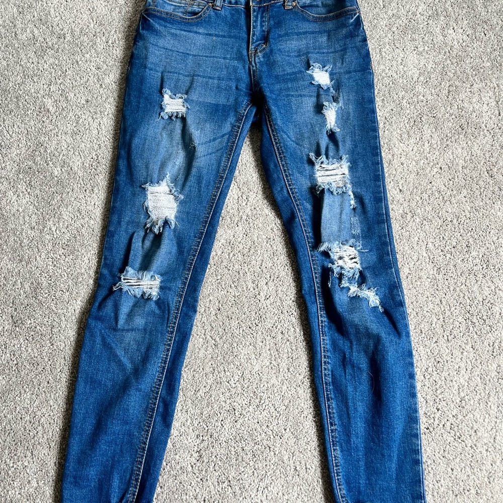NEW Forever 21 Ripped Jeans - Picture 3 of 4